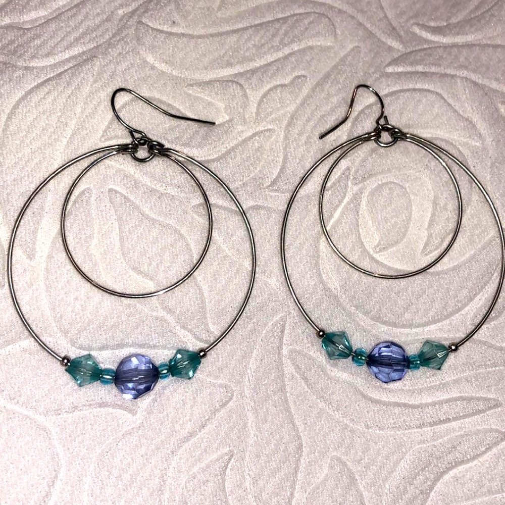 2 Pairs Teardrop/Hoop Earrings EUC